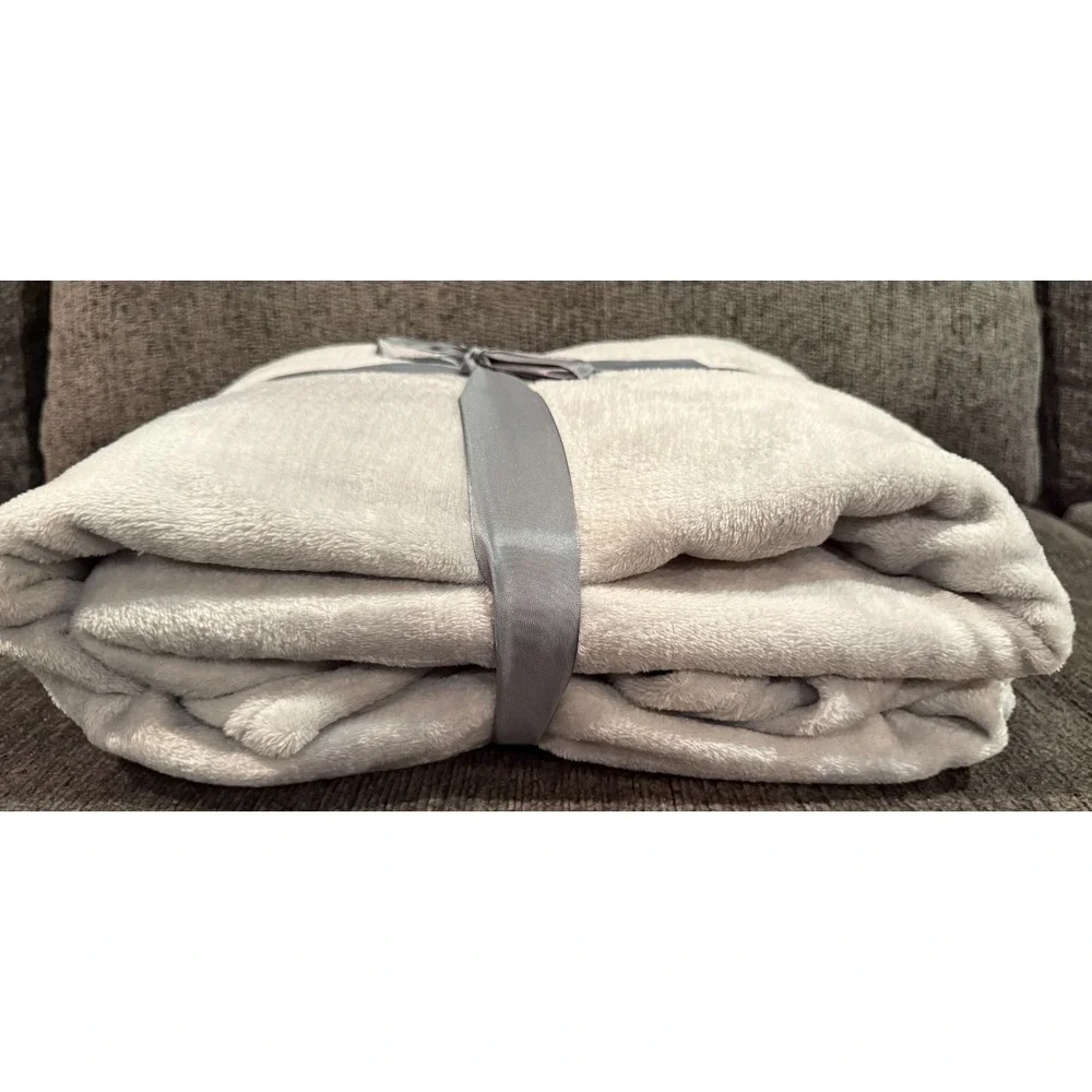 Large Throw 55 x 80 Light Gray  Blanket Soft Cozy Warm Couch Sofa NEW